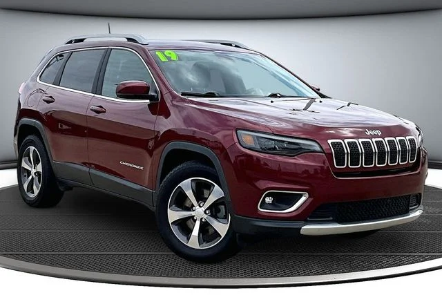 Used 2019 Velvet Red Pearlcoat Jeep Limited image 3
