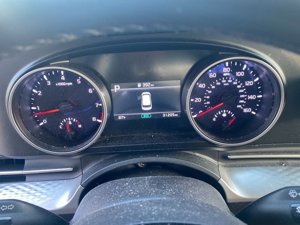 Used 2024 White Kia LX image 7