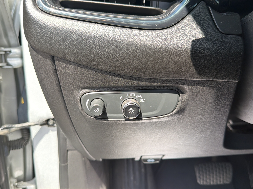 Used 2022 Silver Chevrolet RS image 38