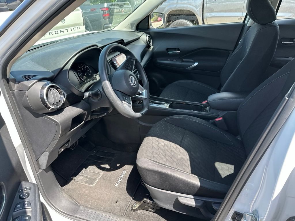Used 2023 White Nissan SV image 3