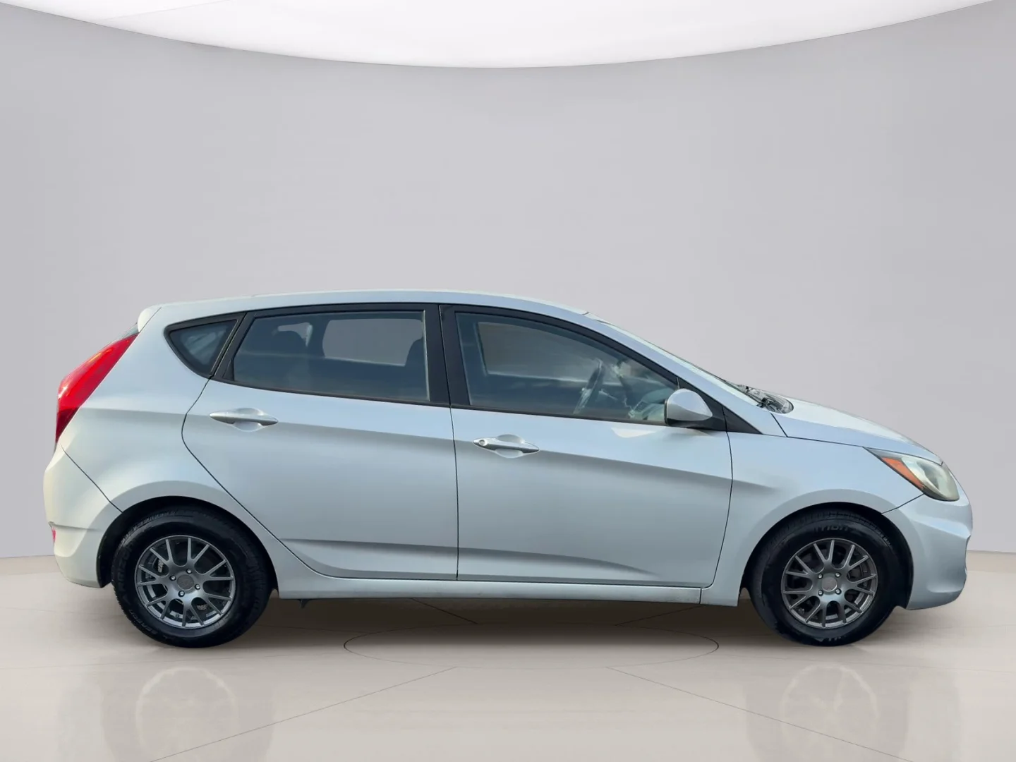 Used 2014 Silver Hyundai GS image 4
