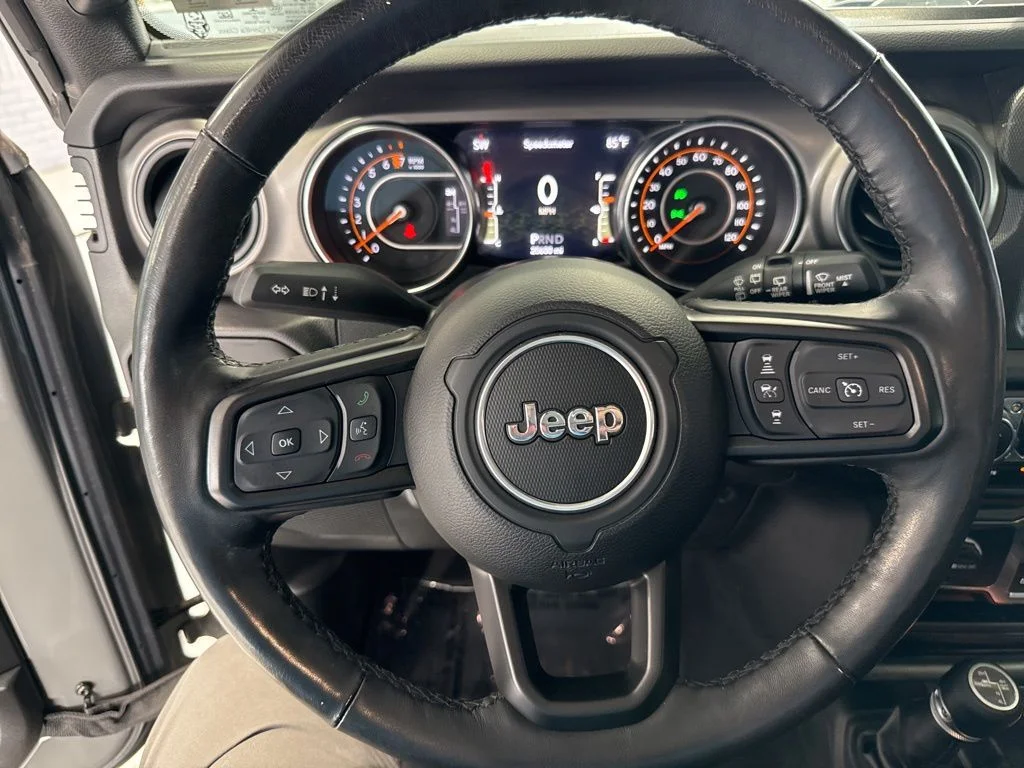 Used 2022 Gray Jeep Sport S image 18