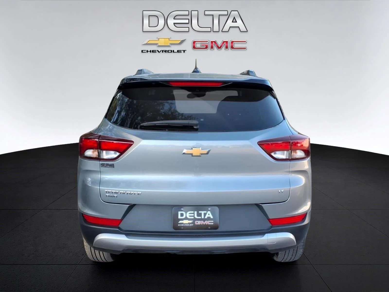 Used 2025 Sterling Gray Metallic Chevrolet LT image 4
