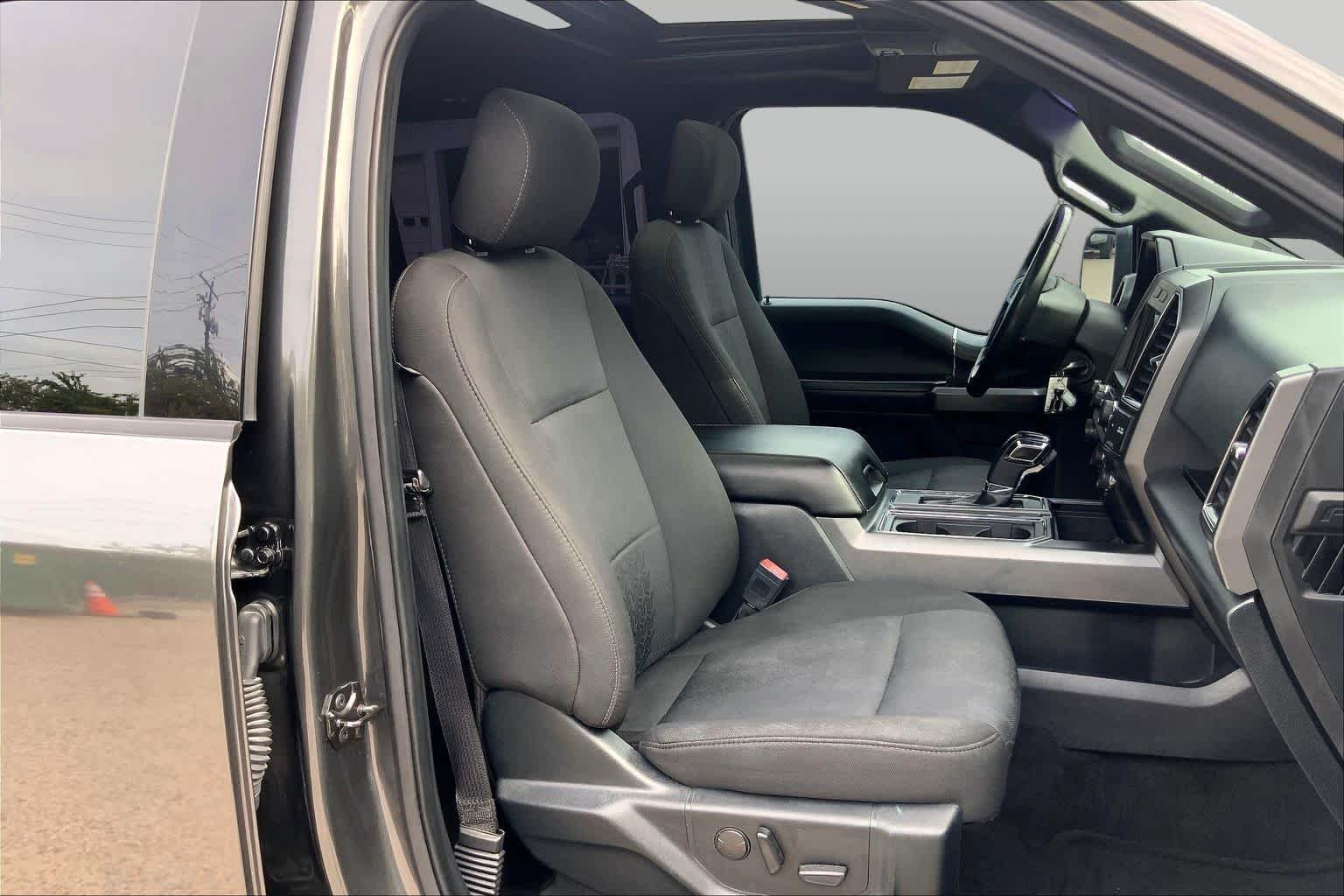 Used 2020 Magnetic Metallic Ford XLT image 8
