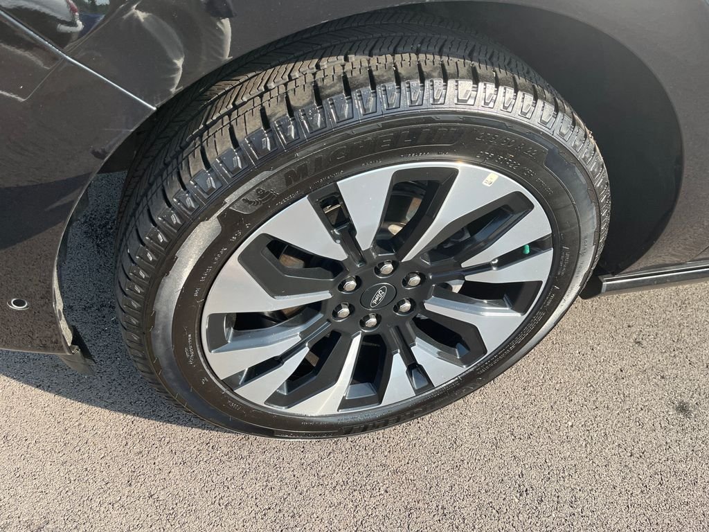 Used 2025 Black Ford Platinum image 9