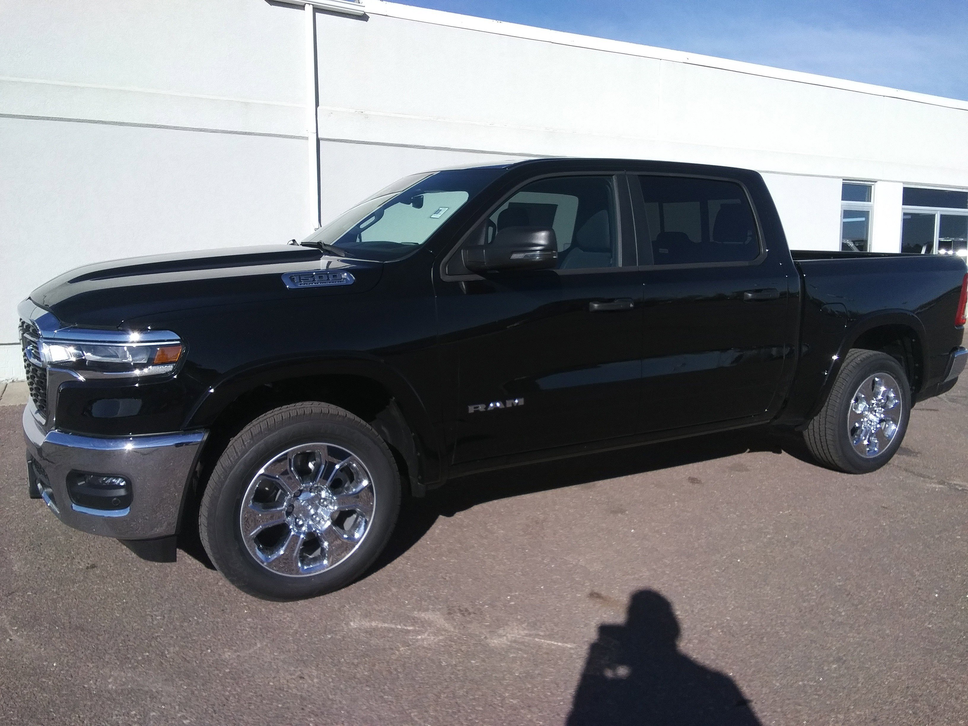 New 2026 Diamond Black Crystal Pearl-Coat Exterior Paint RAM Big Horn/Lone Star image 2