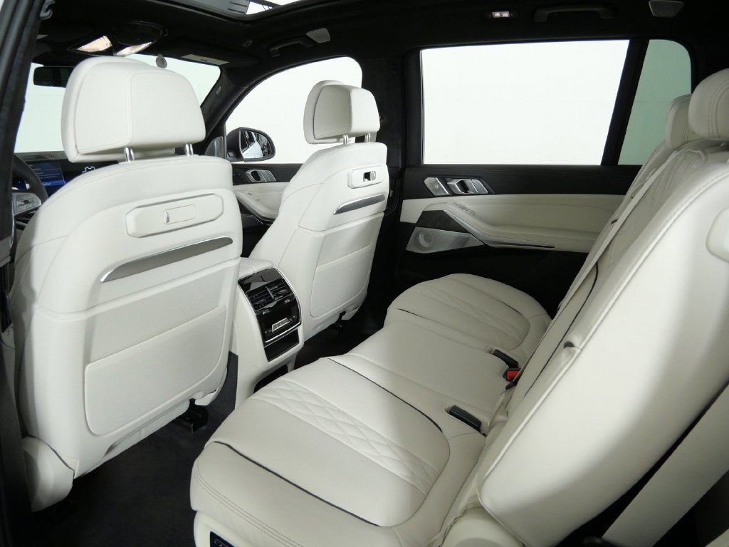 Used 2027 Mineral White Metallic BMW xDrive40i image 36