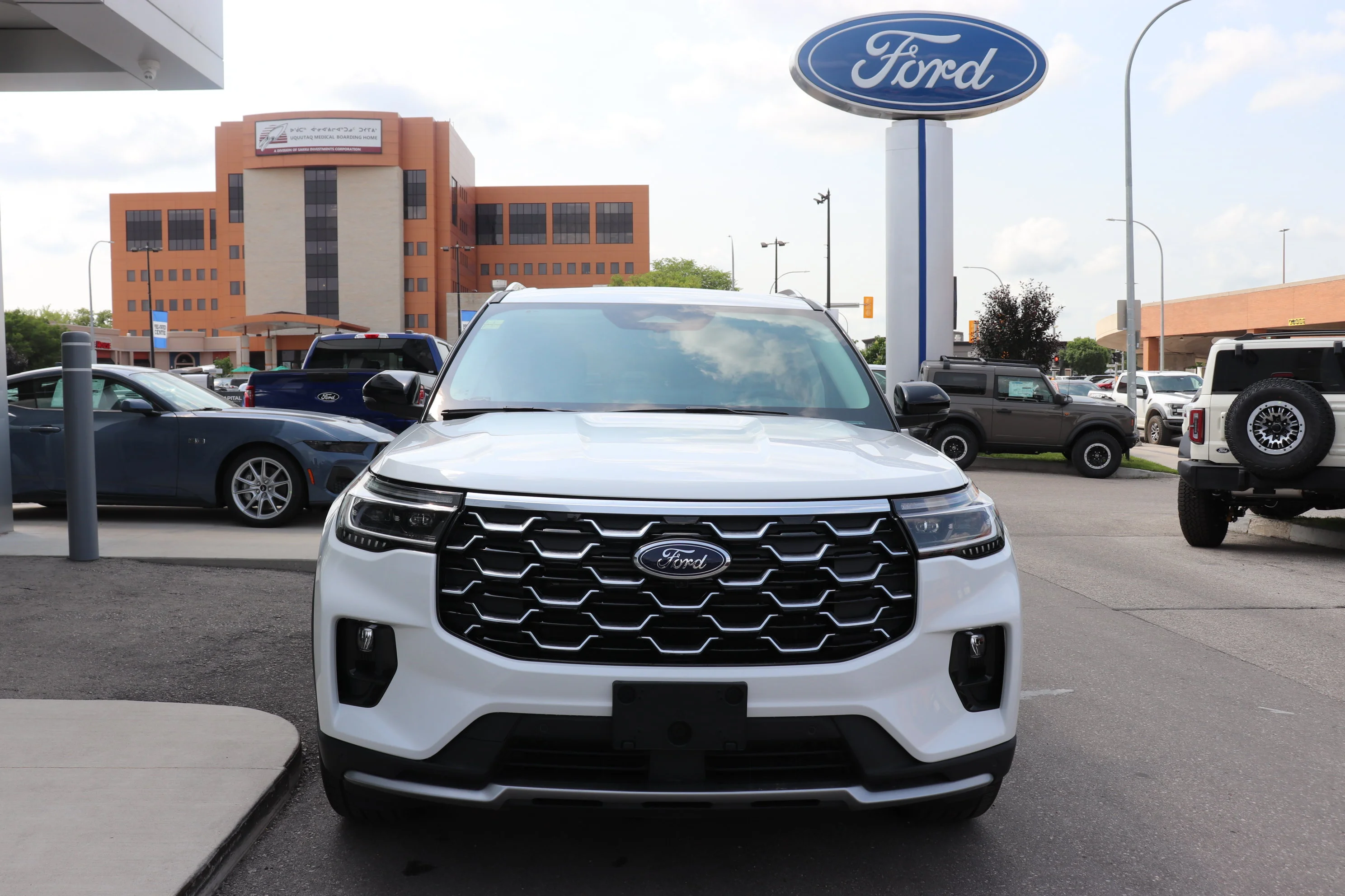 New 2026 STAR WHITE METALLIC TRI-COAT Ford Platinum image 2