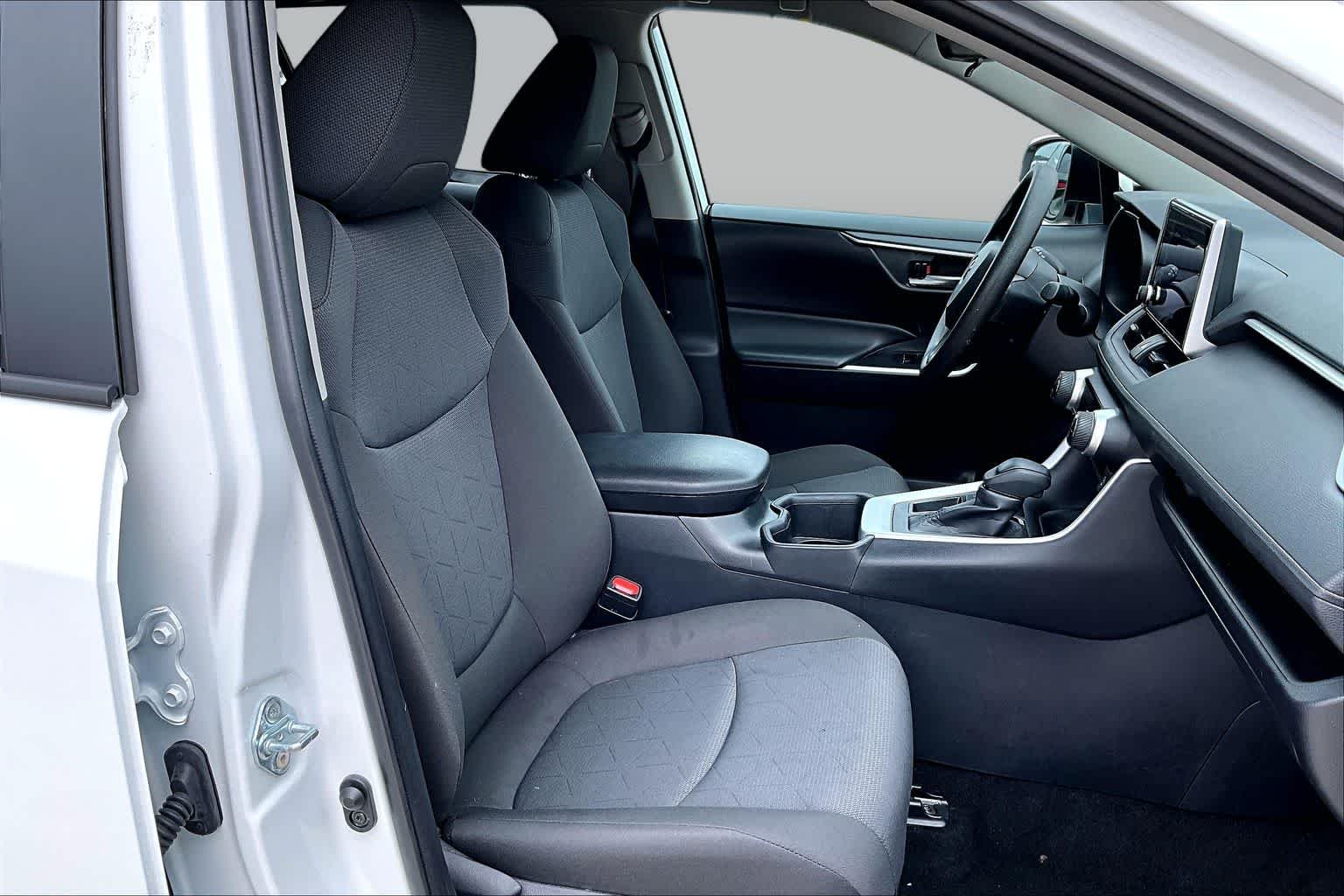 Used 2025 Ice Cap Toyota XLE image 9