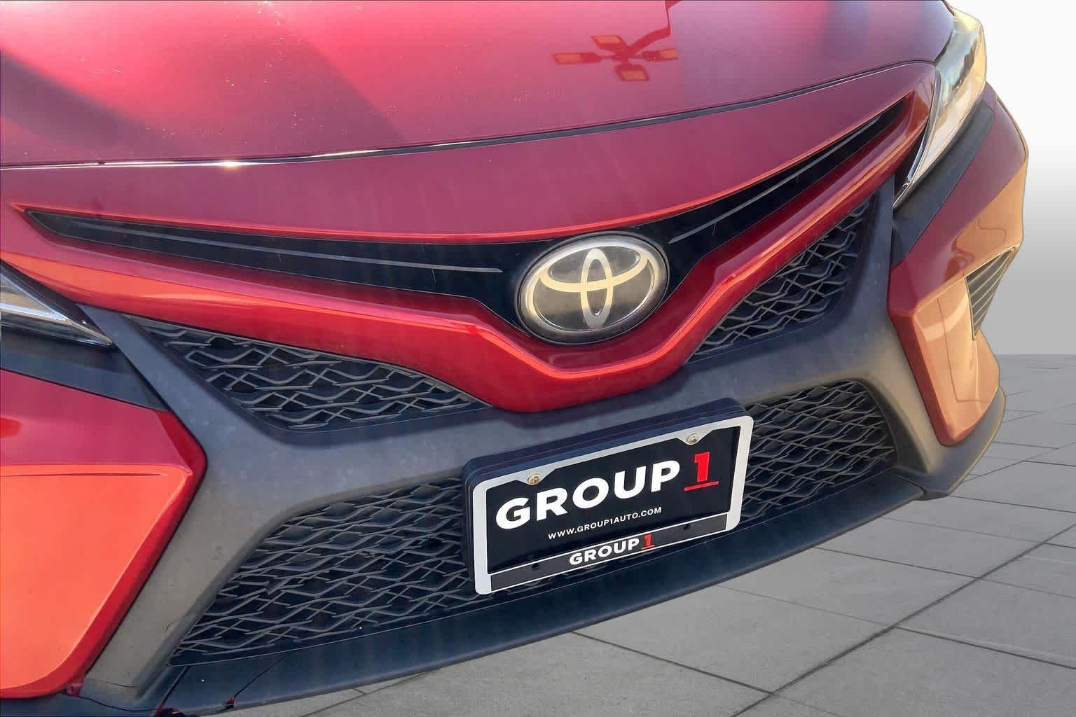 Used 2020 Supersonic Red Toyota SE image 30