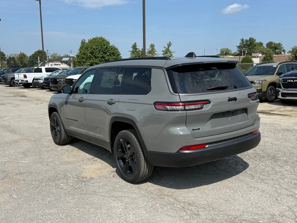 New 2027 Sting-Gray Clearcoat Jeep Limited image 8
