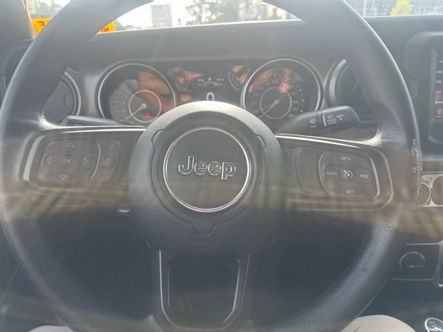 Used 2022  Jeep Sport image 17