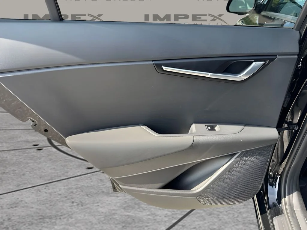 Used 2023 Black Kia Wind image 24