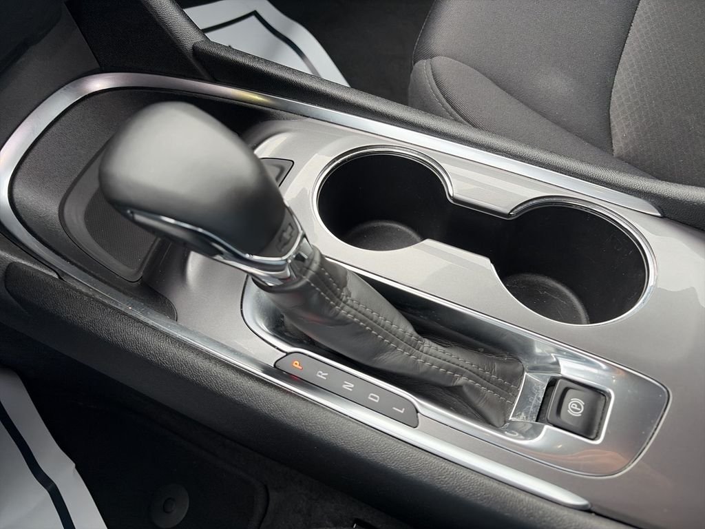 Used 2024 White Chevrolet LT image 25