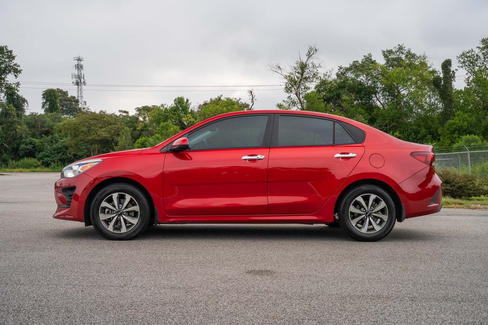 Used 2023 Red Kia S image 4
