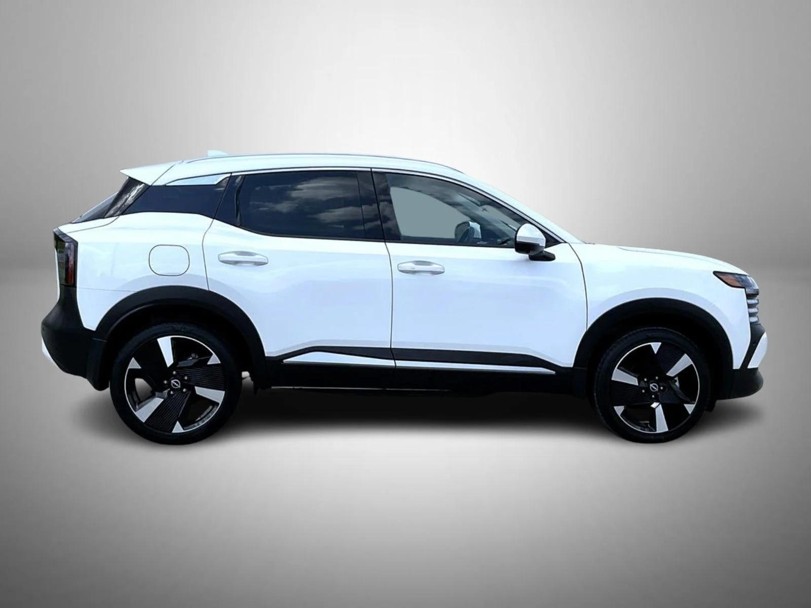 Certified Used 2025 White Nissan SR image 4