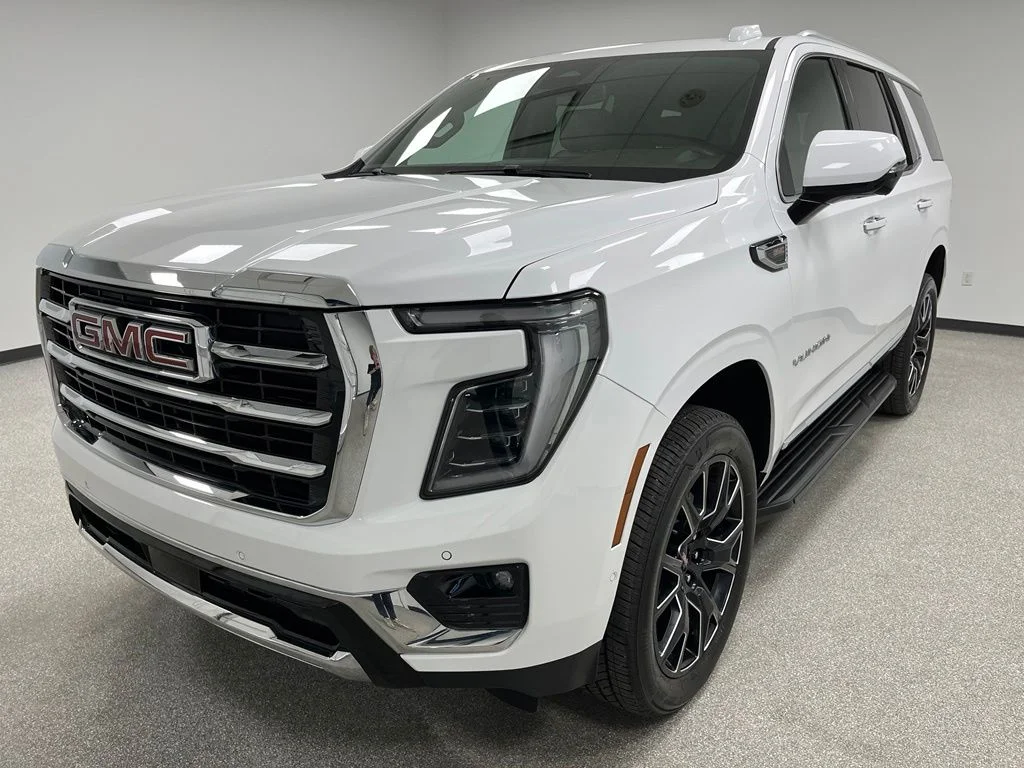 Used 2025 White GMC Elevation image 4