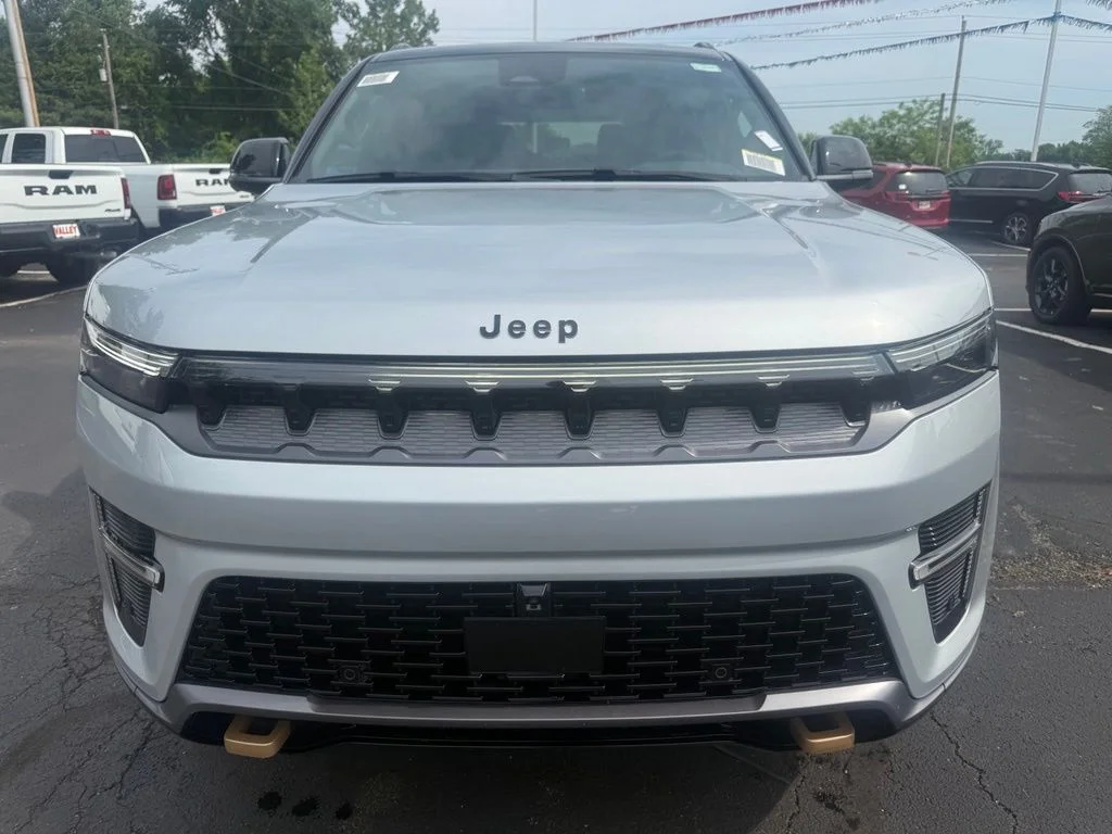 New 2026 Silver-Zynith Exterior Paint Jeep 85th Anniversary Edition image 9