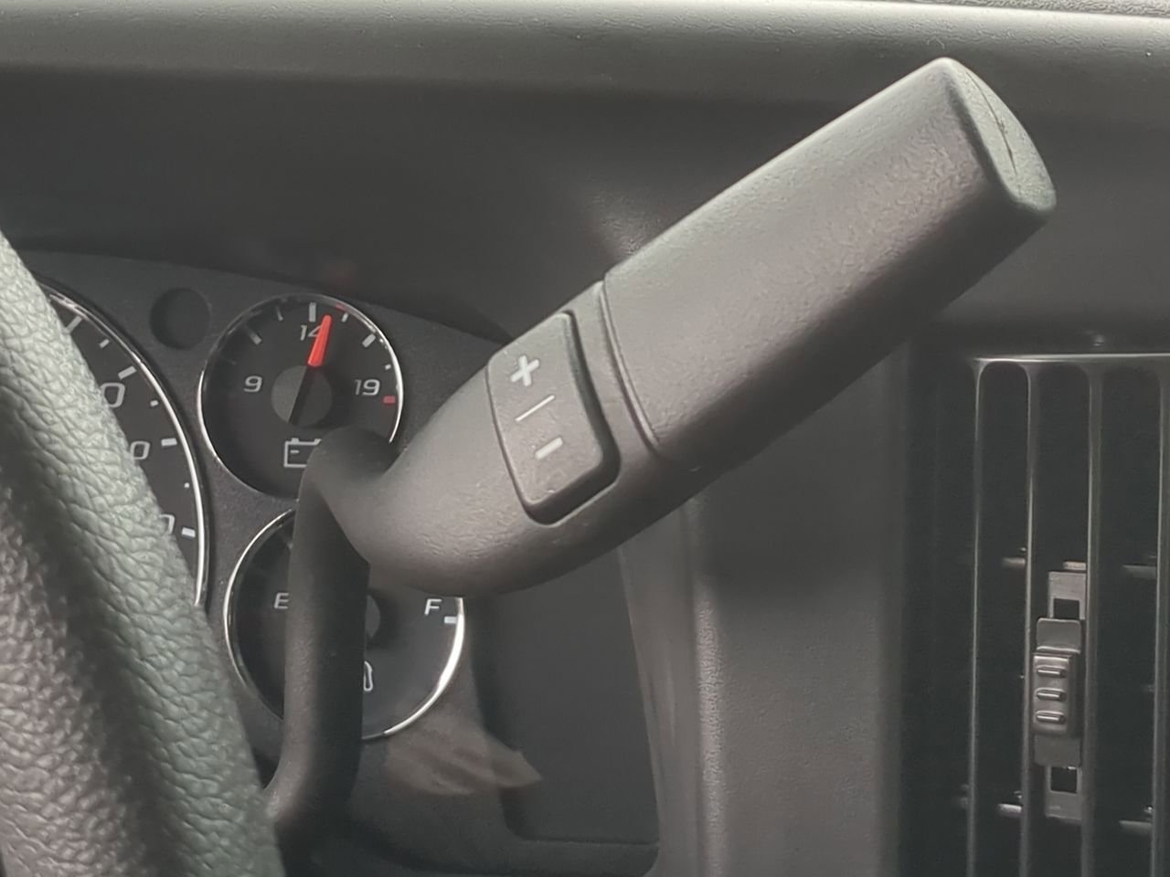 New 2025 Summit White GMC Work Van image 15