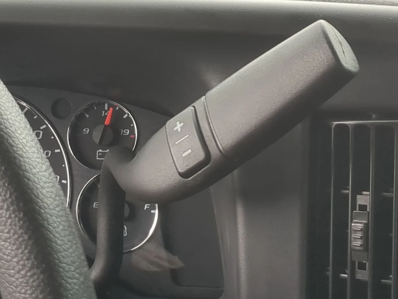 New 2025 Summit White GMC Work Van image 15