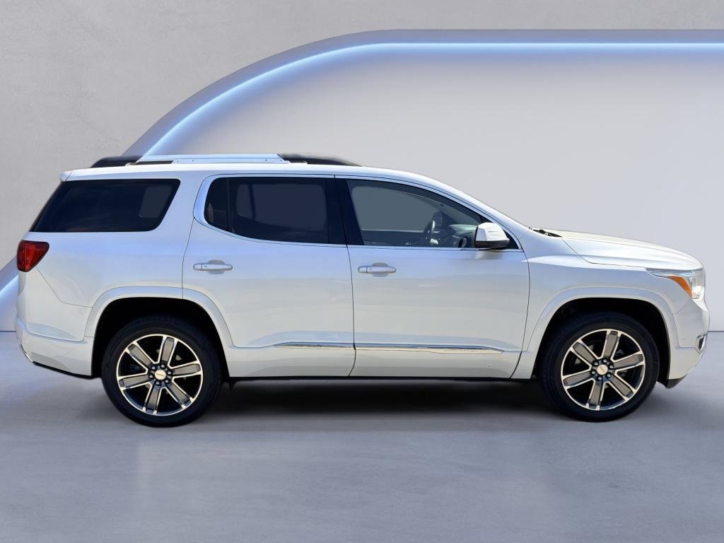Used 2017 White Frost Tricoat GMC Denali image 6