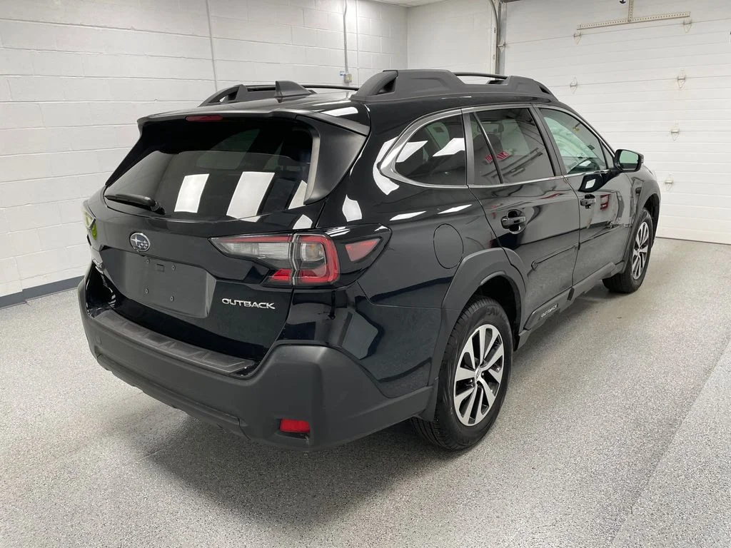 Used 2025 Crystal Black Silica Subaru Premium image 9