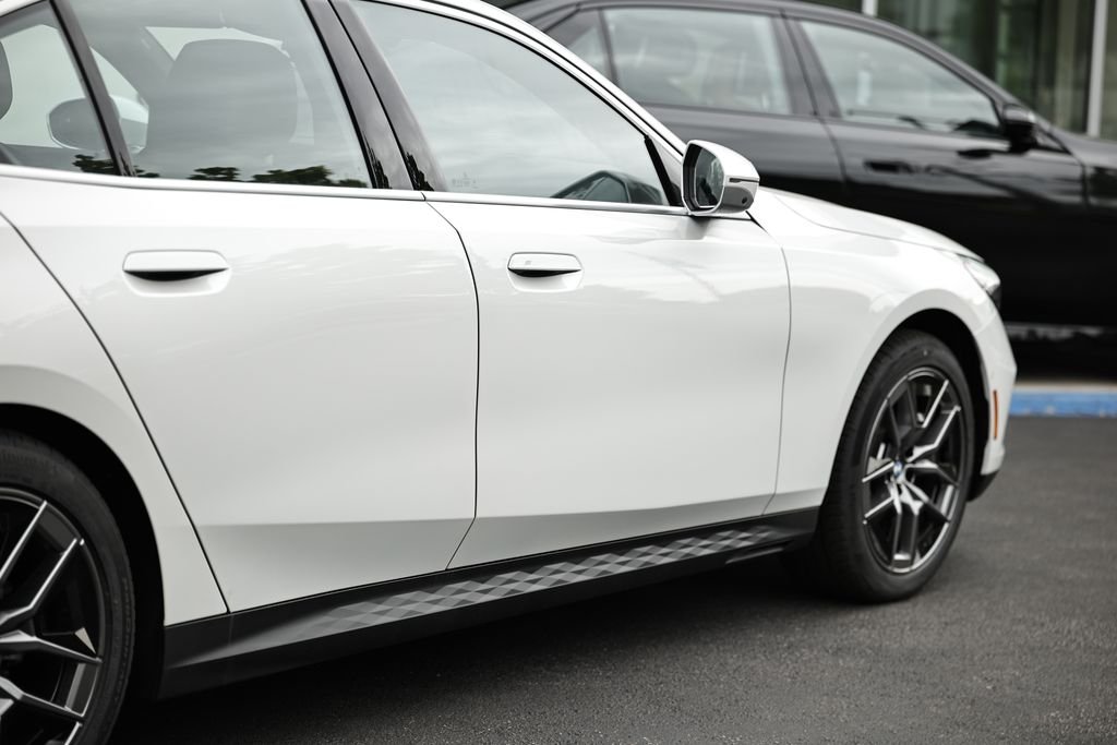 New 2027 Mineral White Metallic BMW 530i xDrive image 8