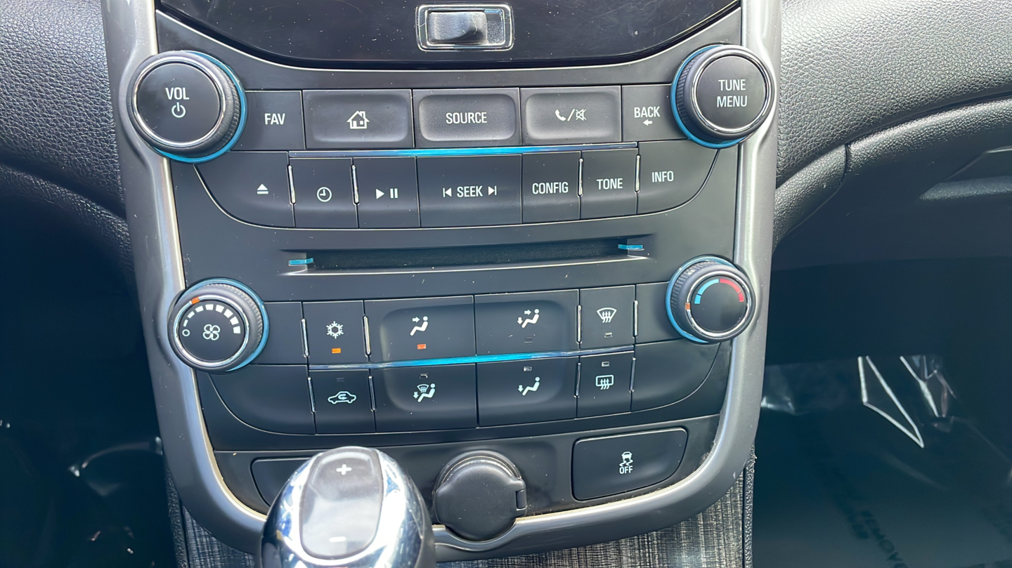 Used 2016 Silver Chevrolet LT image 22