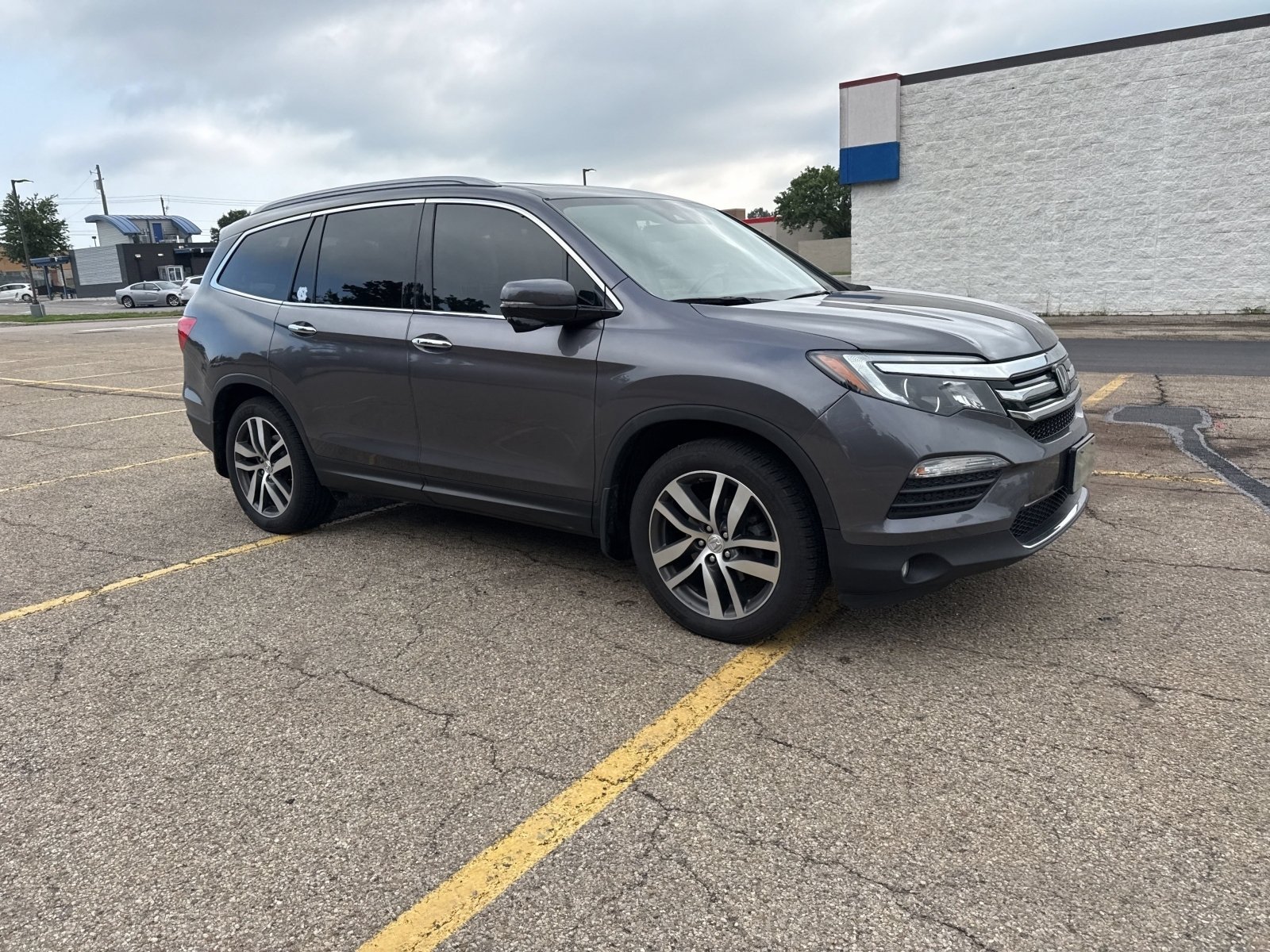 Used 2017 Modern Steel Metallic Honda Touring image 19