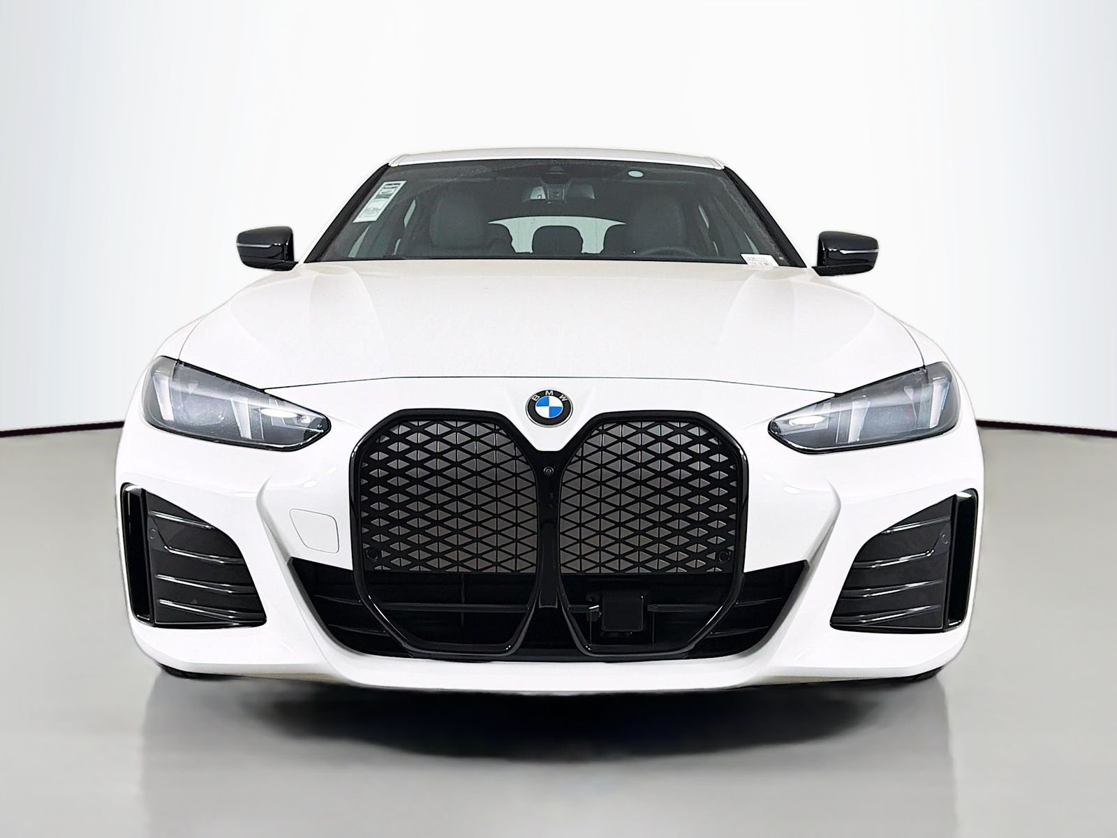 New 2026 Alpine White BMW eDrive40 image 2