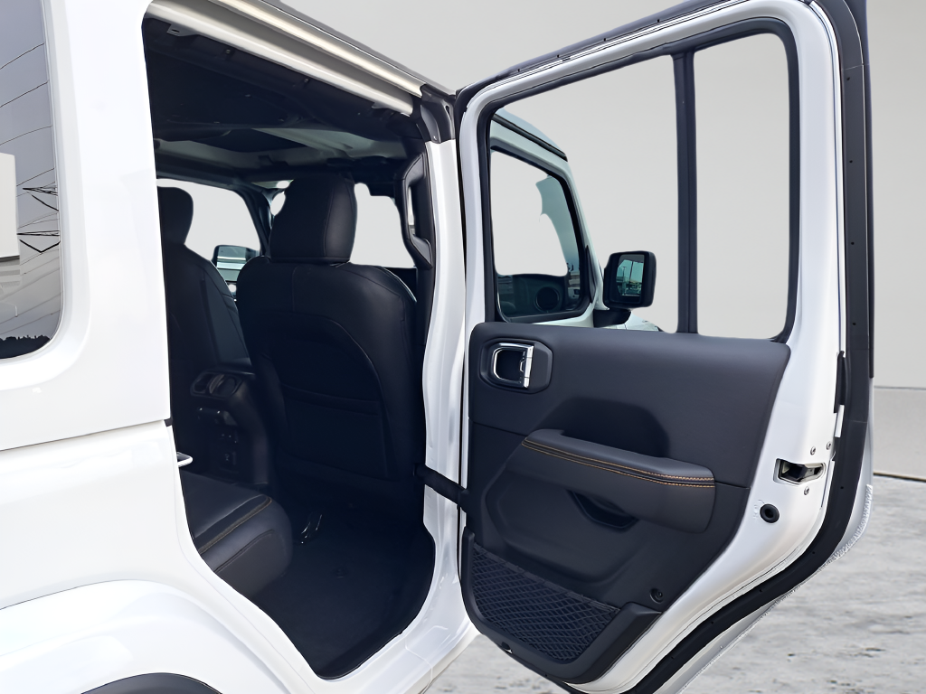New 2025 Bright White Clear-Coat Exterior Paint Jeep Sahara image 14