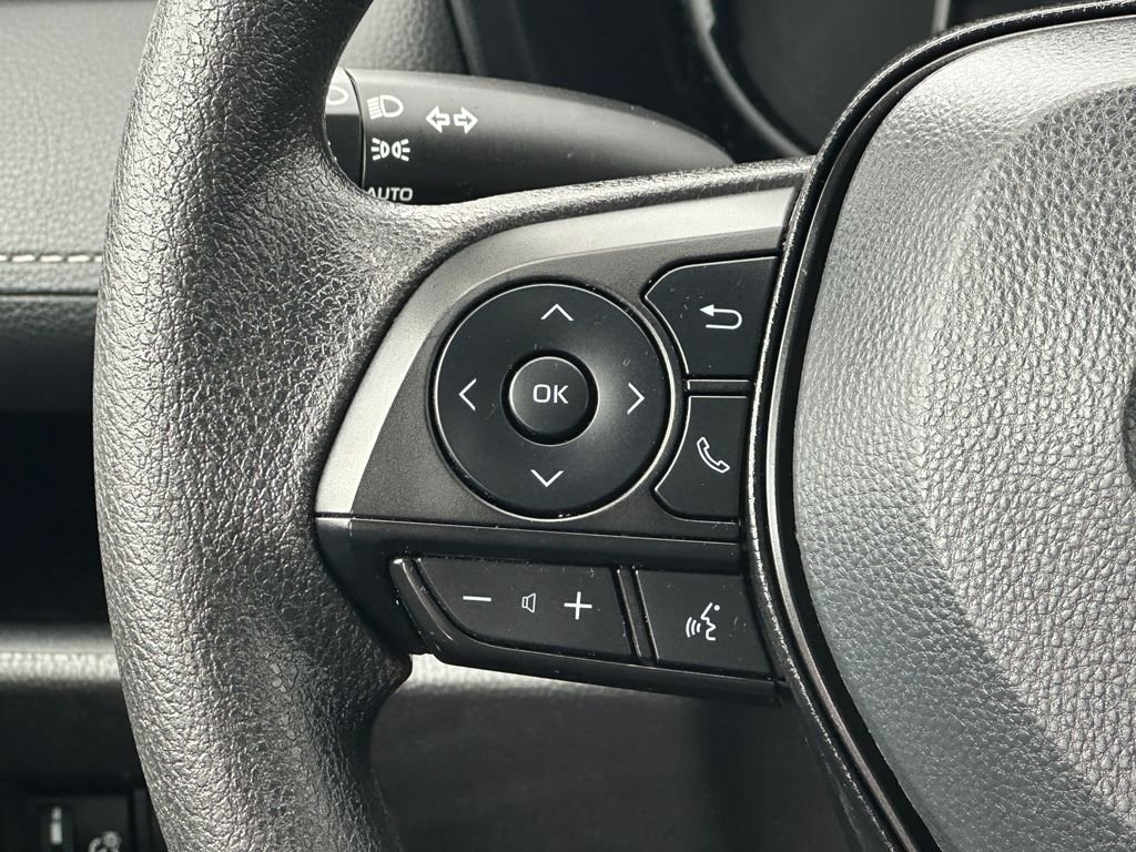 Used 2025 Silver Sky Metallic Toyota XLE image 20