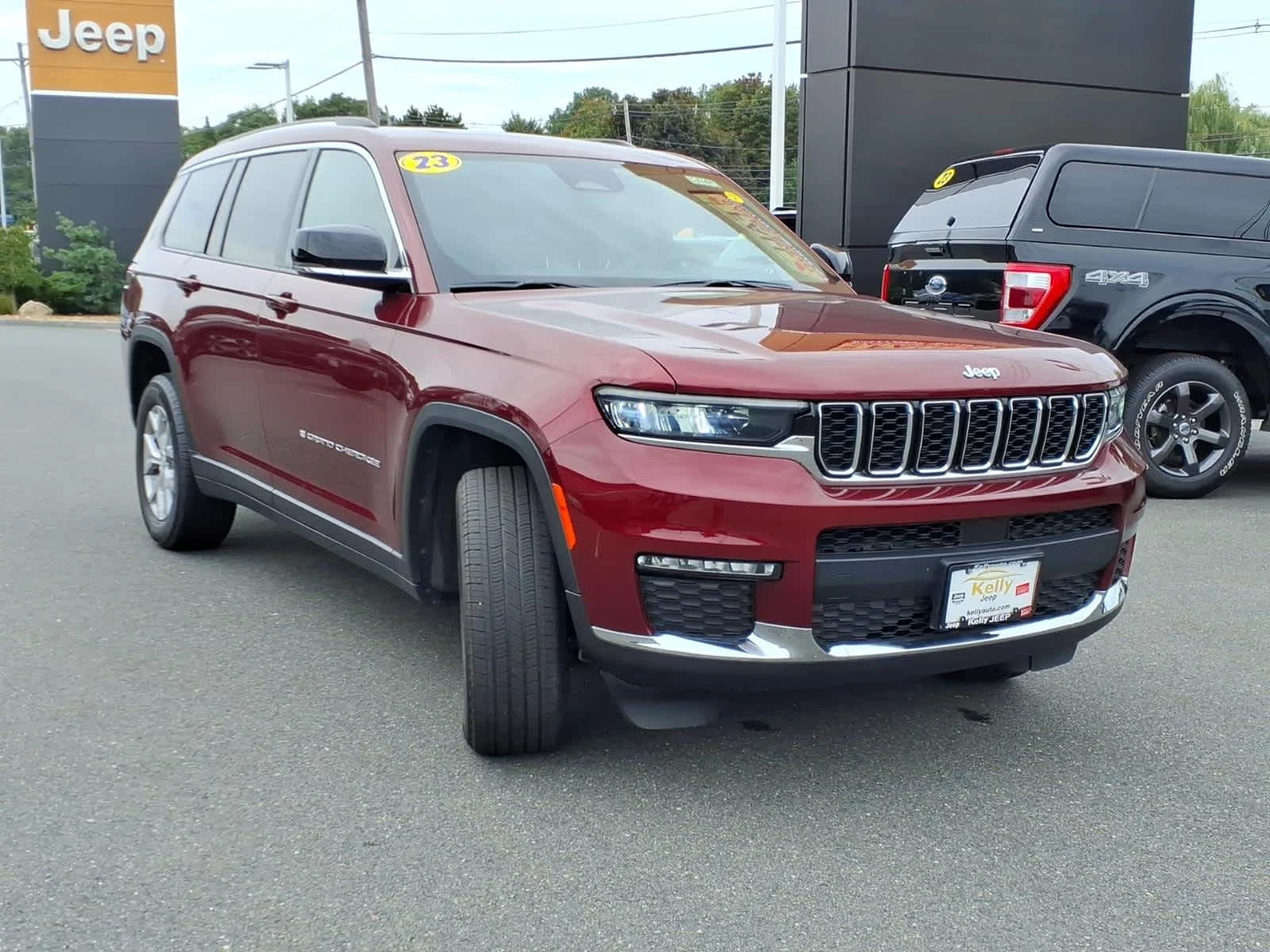 Used 2023 Velvet Red Pearlcoat Jeep Limited image 5