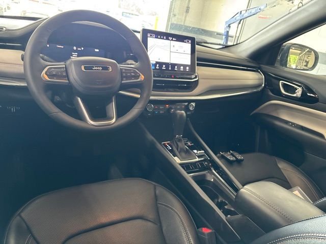 Used 2023 Silver Jeep Limited image 13
