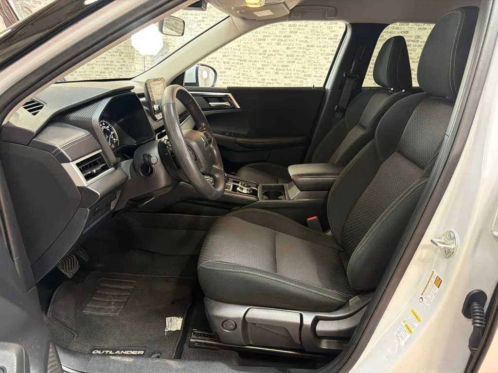 Used 2023 White Mitsubishi ES image 20