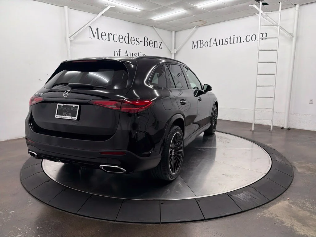 New 2027 Black Mercedes-Benz GLC 300 image 7