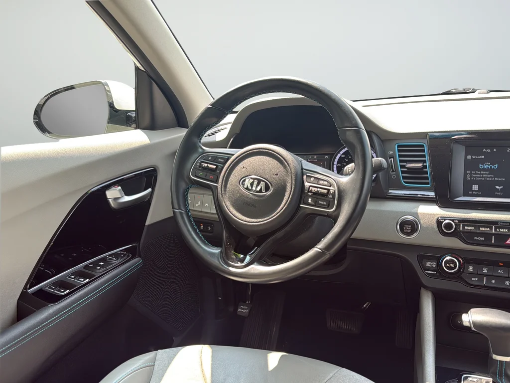 Used 2019 White Kia EX image 36