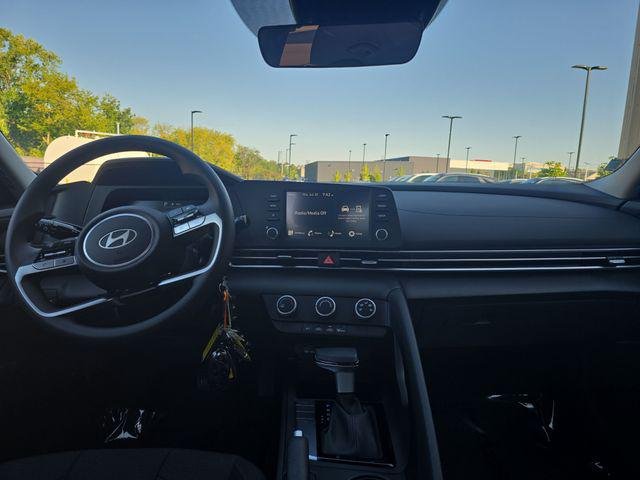 New 2026 Gray Hyundai SE image 15