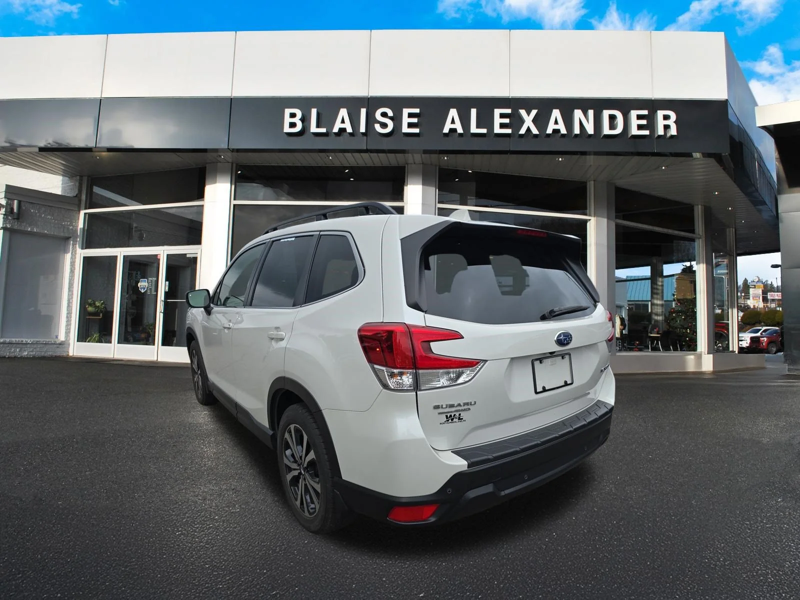 Used 2023 Crystal White Pearl Subaru Limited image 6