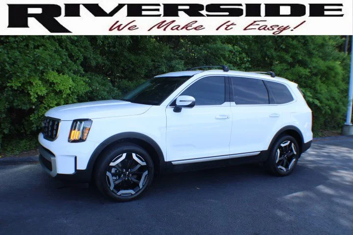 Used 2024 Glacial White Pearl Kia S image 4