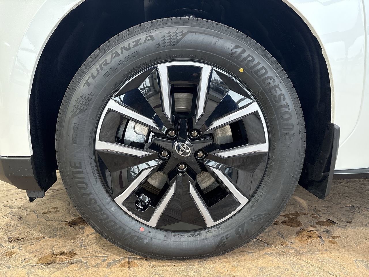 2026 Toyota bZ XLE - Photo 10