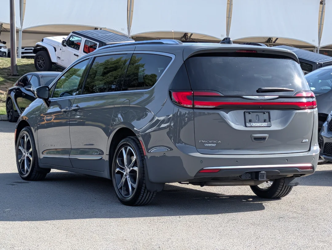 Certified Used 2023 Grey Chrysler Pinnacle - - AWD - 360 Camera - Premium Leather - Amazon Fire - Heated Seats - Remote Start & More! image 6