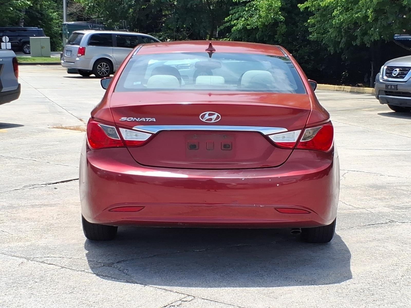 Used 2012 Sparkling Ruby Hyundai GLS PZEV image 8