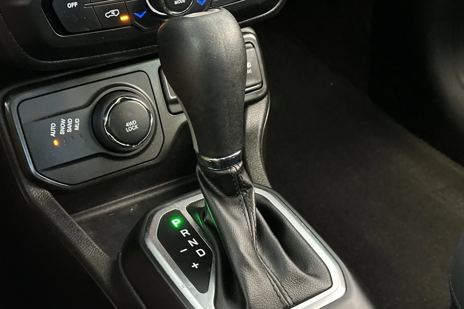 Used 2023 Black Clearcoat Jeep Altitude image 21
