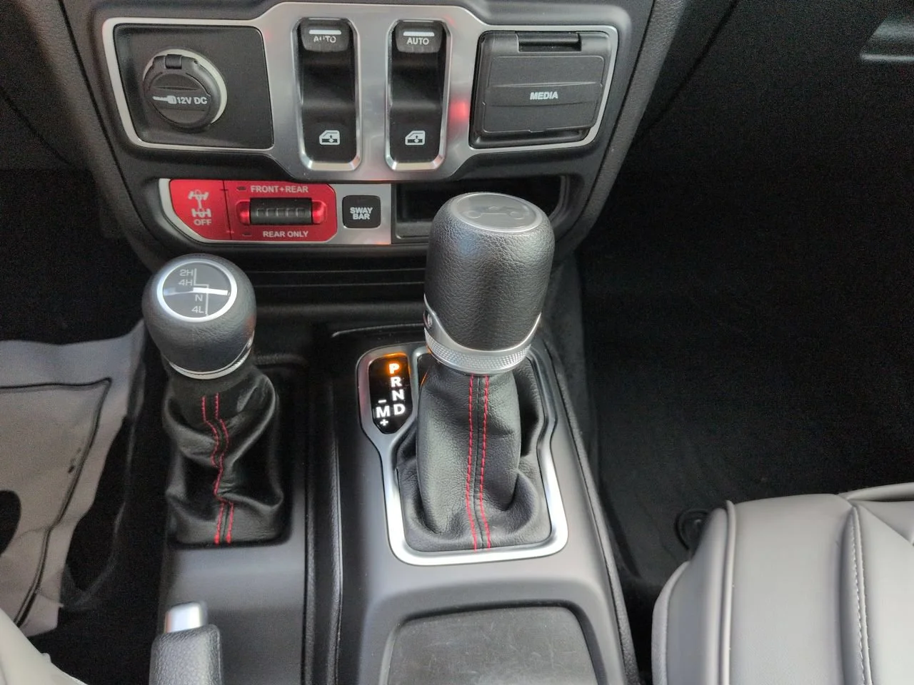 Used 2019 Crystal Metallic Jeep Rubicon image 18