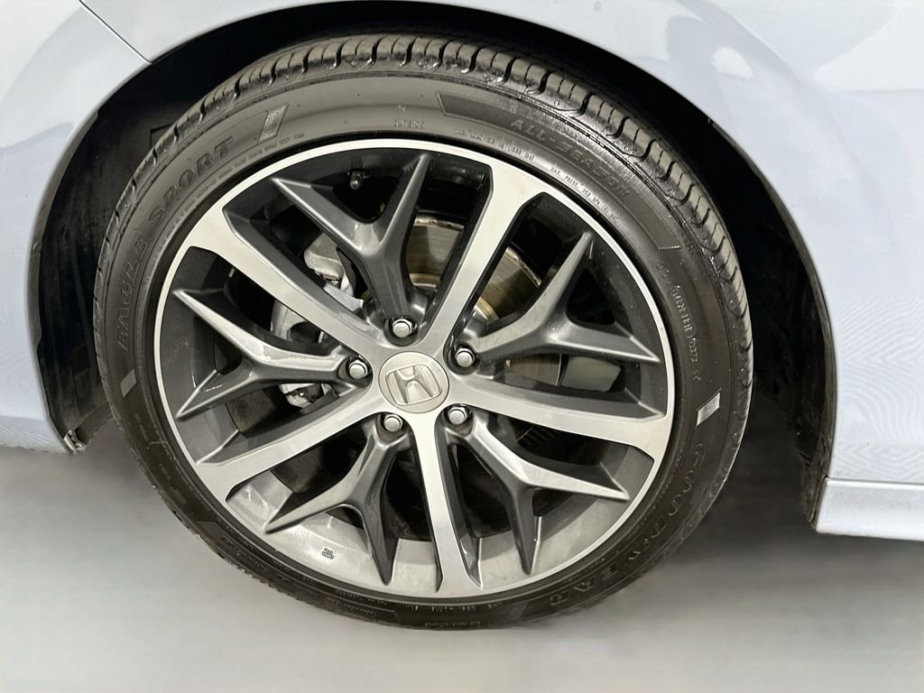 Used 2024 Morning Mist Metallic Honda Touring image 33