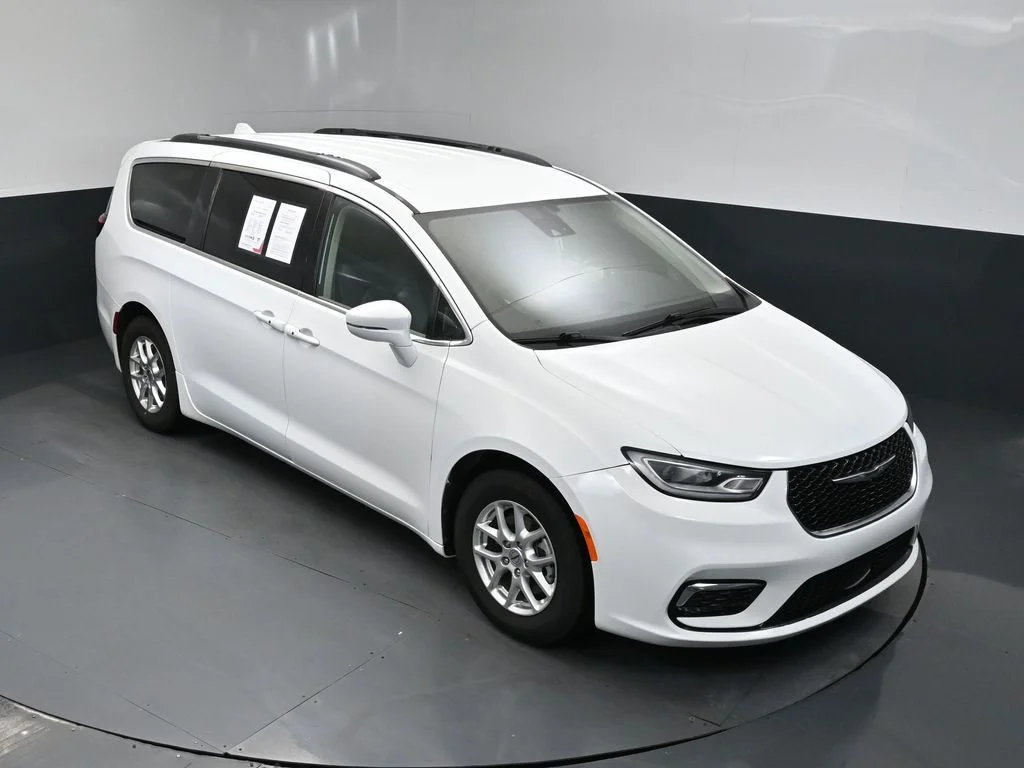Used 2022 White Chrysler Touring L image 1