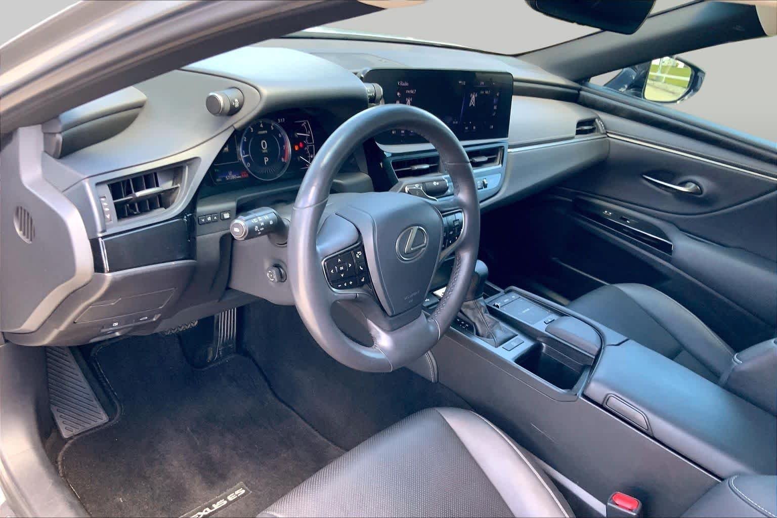 Used 2022 Iridium Lexus  image 17