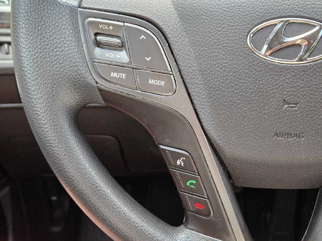 Used 2017 White Hyundai SE image 21