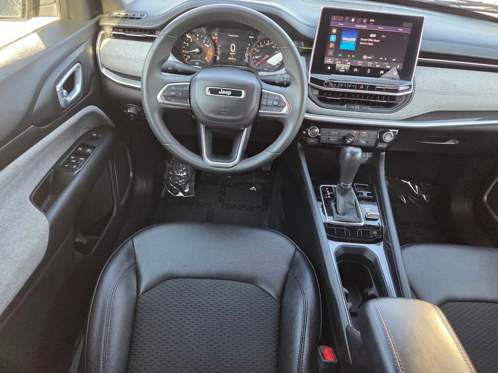 Used 2024 Gray Jeep Latitude image 9